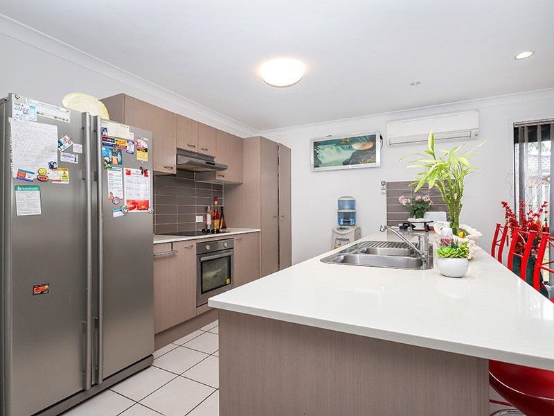 33 Peacherine Crct, Bellmere QLD 4510