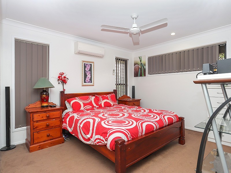 33 Peacherine Crct, Bellmere QLD 4510