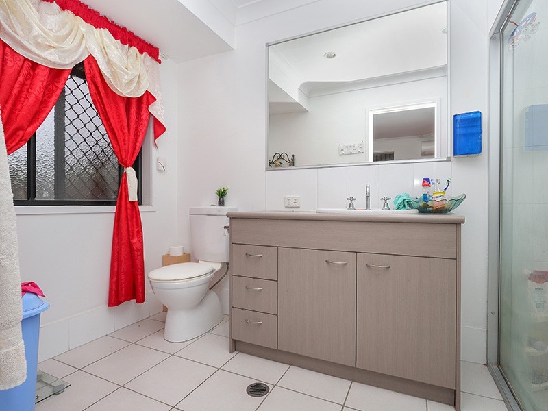 33 Peacherine Crct, Bellmere QLD 4510