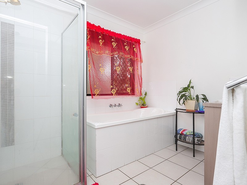 33 Peacherine Crct, Bellmere QLD 4510