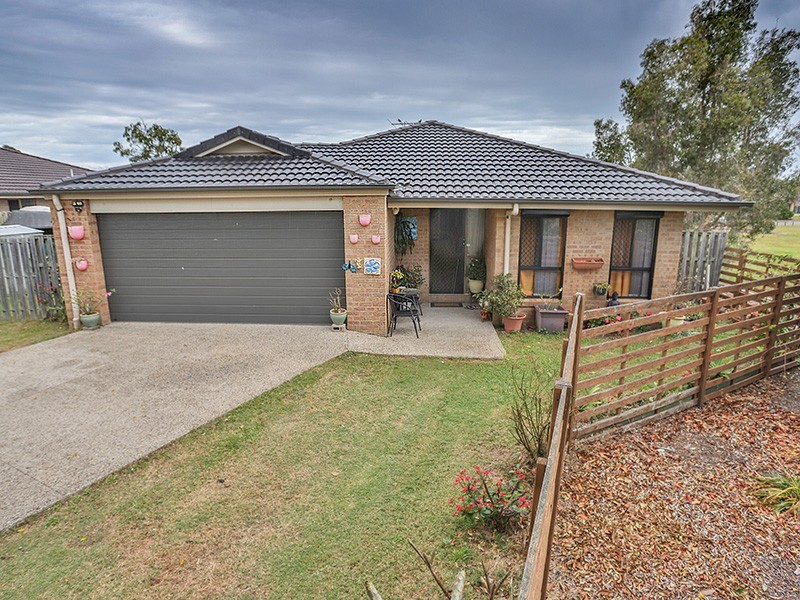 33 Peacherine Crct, Bellmere QLD 4510