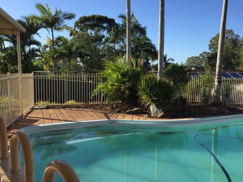 32 Bordeau Cres, Petrie QLD 4502