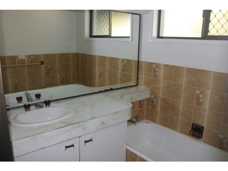 2 Polmaise Street, Boyne Island QLD 4680