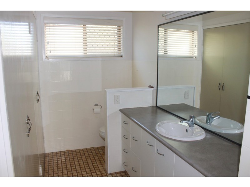 2 Polmaise Street, Boyne Island QLD 4680