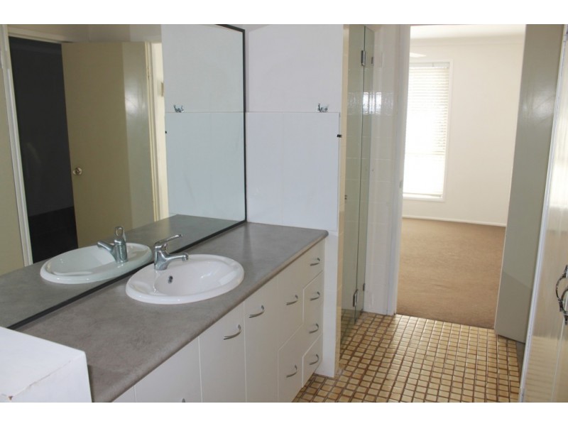 2 Polmaise Street, Boyne Island QLD 4680