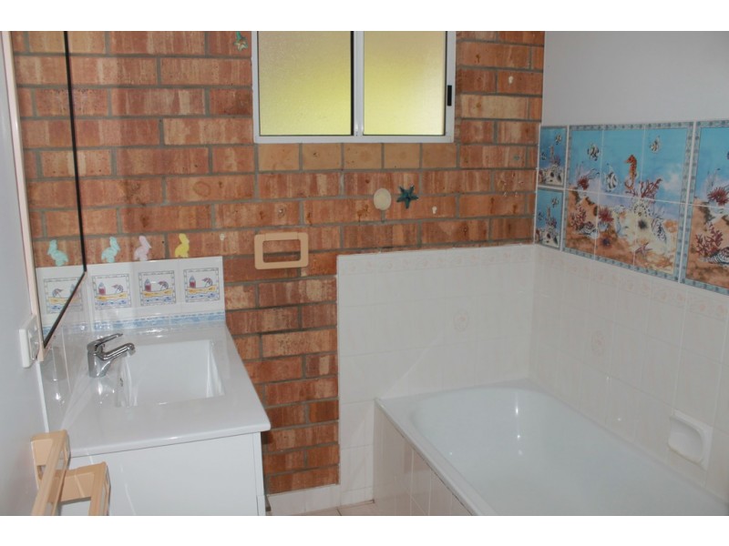 8 Lomandra Street, Boyne Island QLD 4680