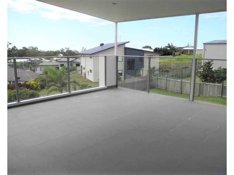 25 Lighthouse Drive, Boyne Island QLD 4680