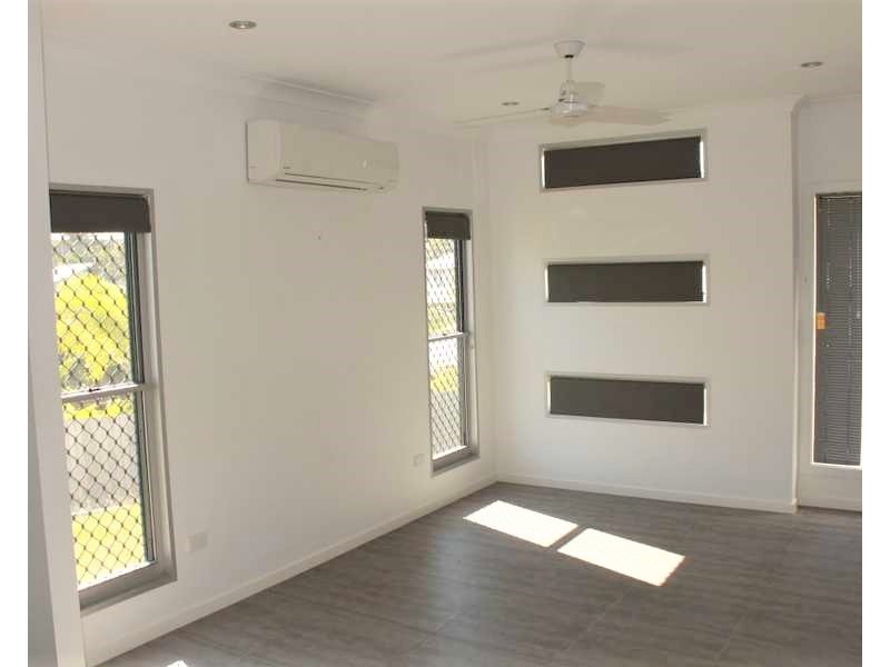 25 Lighthouse Drive, Boyne Island QLD 4680