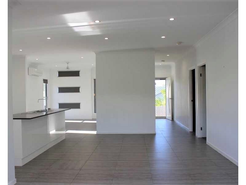 25 Lighthouse Drive, Boyne Island QLD 4680