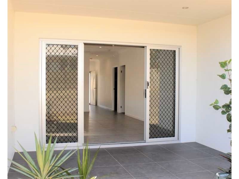 25 Lighthouse Drive, Boyne Island QLD 4680