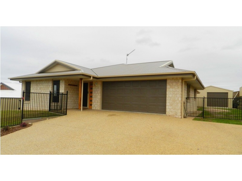 19 Valley Way, Boyne Island QLD 4680