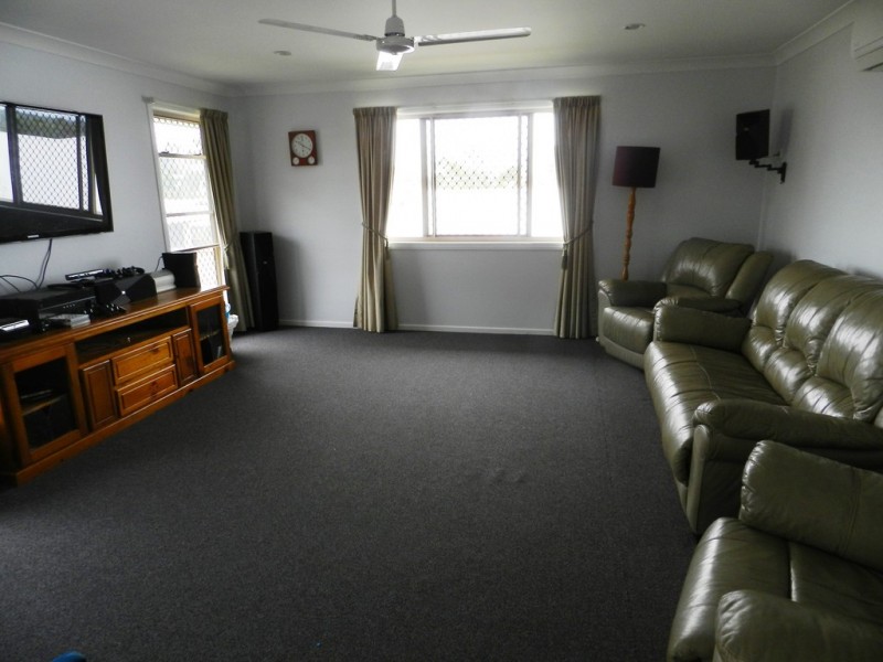 19 Valley Way, Boyne Island QLD 4680