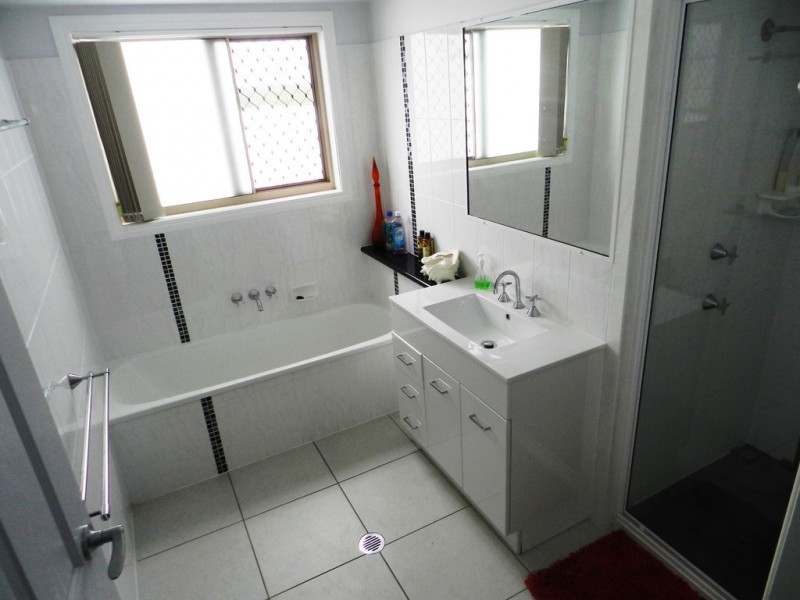 19 Valley Way, Boyne Island QLD 4680