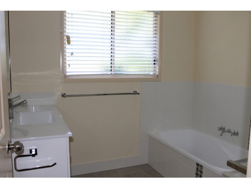 6 Swains Court, Boyne Island QLD 4680