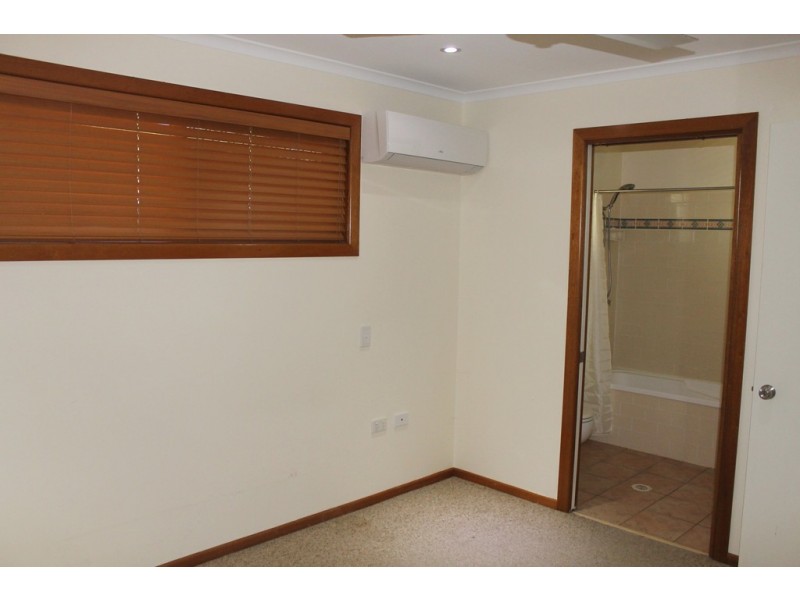 2/12 Chapple Court, Boyne Island QLD 4680