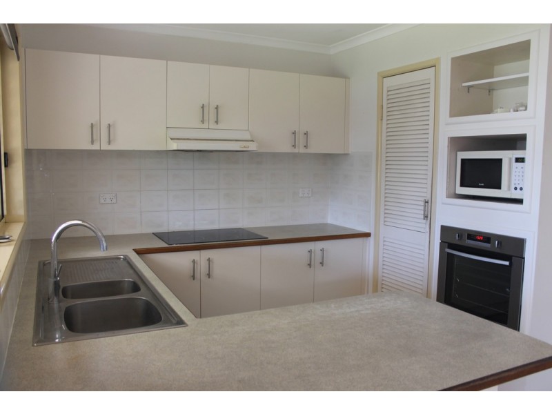 28 Crest Avenue, Boyne Island QLD 4680