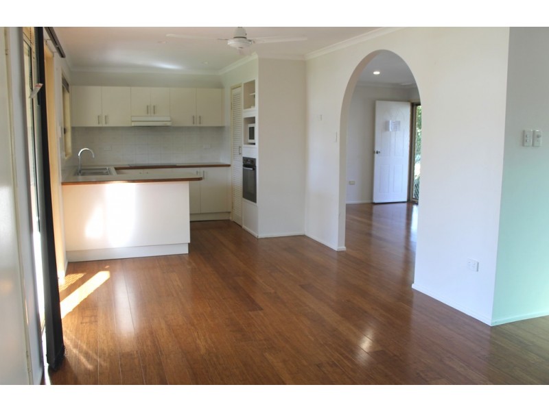 28 Crest Avenue, Boyne Island QLD 4680