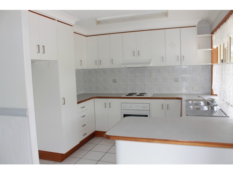 17 Curtis Avenue, Boyne Island QLD 4680