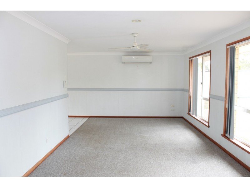 17 Curtis Avenue, Boyne Island QLD 4680