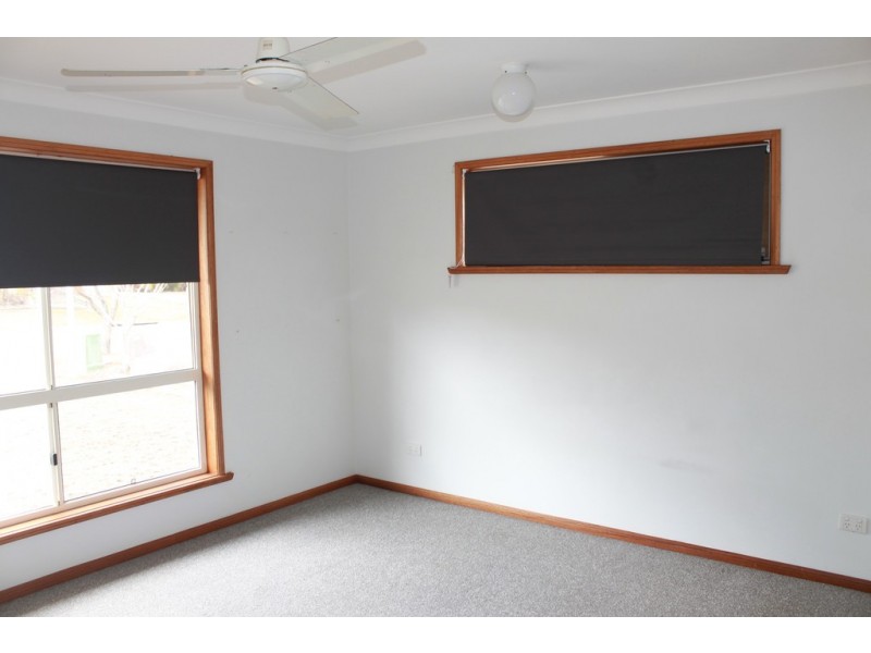 17 Curtis Avenue, Boyne Island QLD 4680