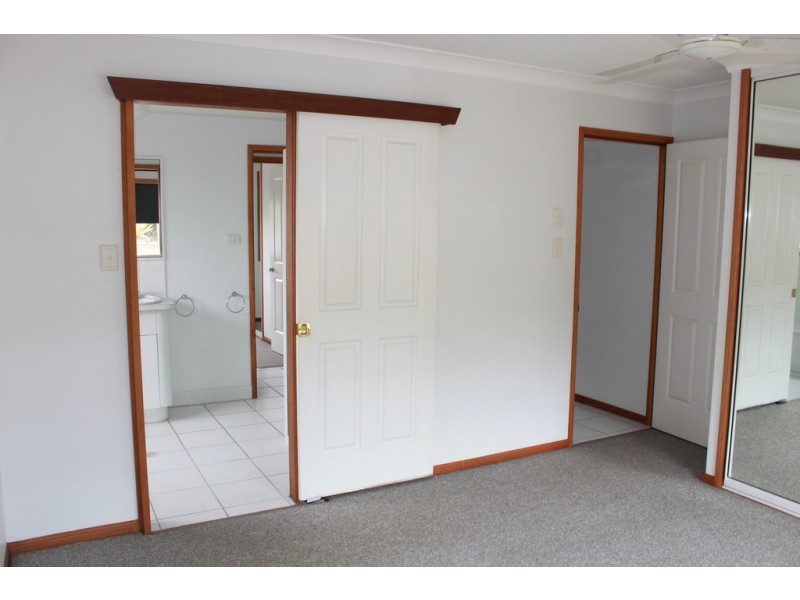 17 Curtis Avenue, Boyne Island QLD 4680