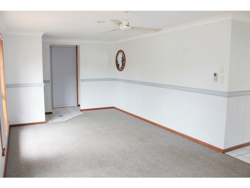 17 Curtis Avenue, Boyne Island QLD 4680