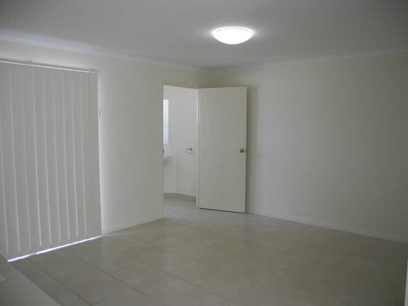 1/10 Arthur Street, Boyne Island QLD 4680