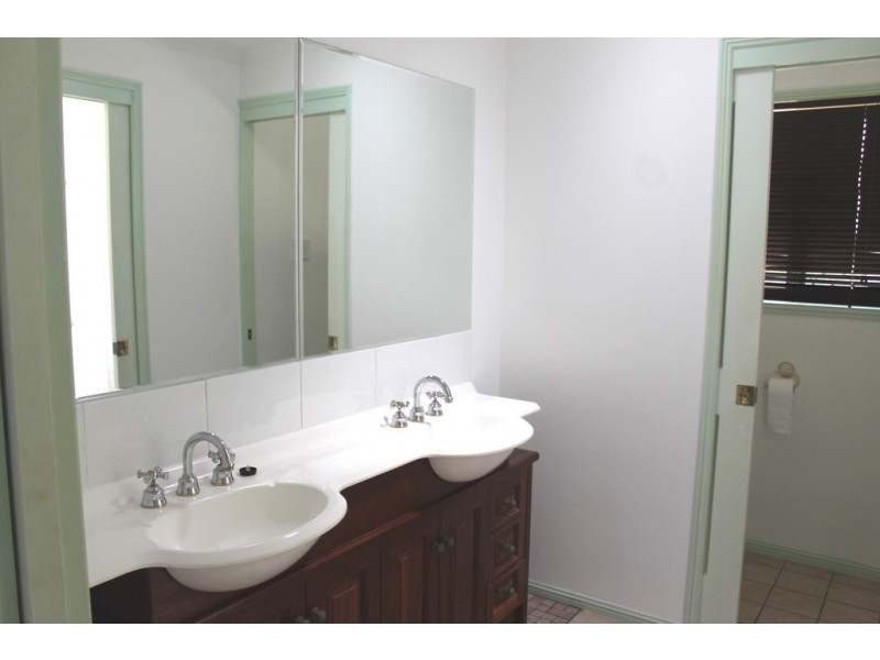 11 Cambridge Close, Tannum Sands QLD 4680