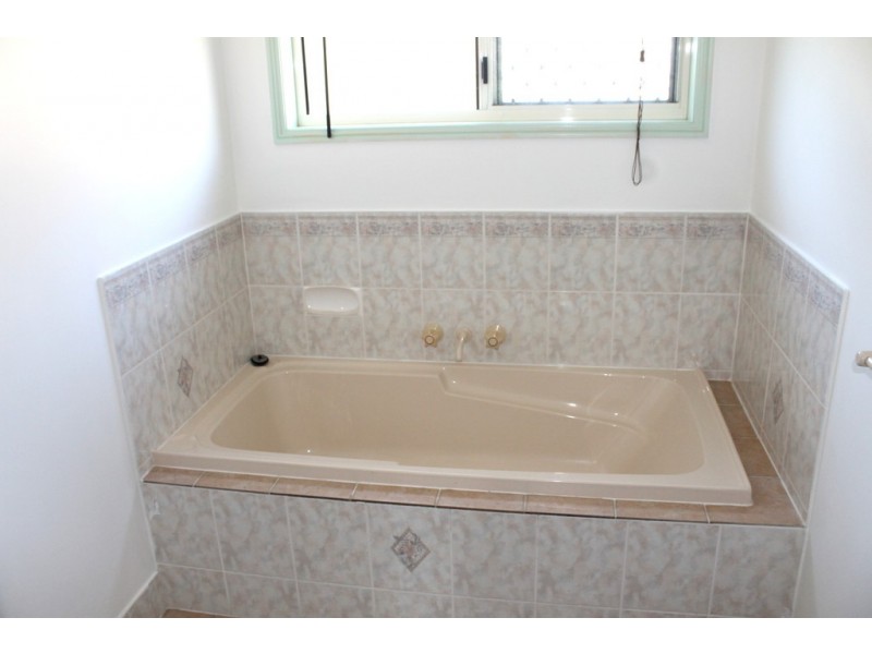 11 Cambridge Close, Tannum Sands QLD 4680