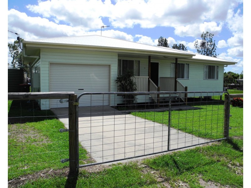 12 Hickman Street, Bororen QLD 4678