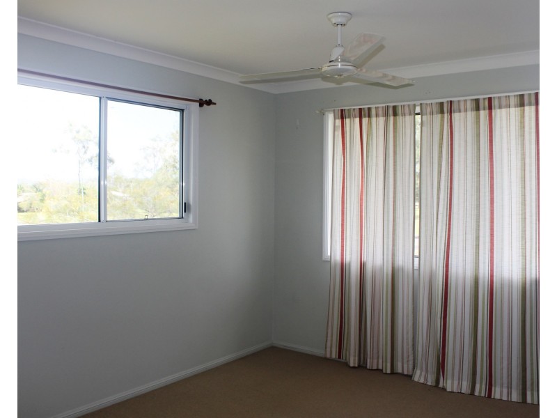 12 Hickman Street, Bororen QLD 4678