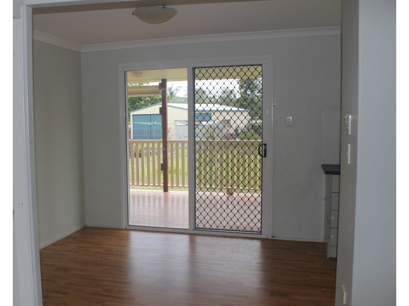 12 Hickman Street, Bororen QLD 4678