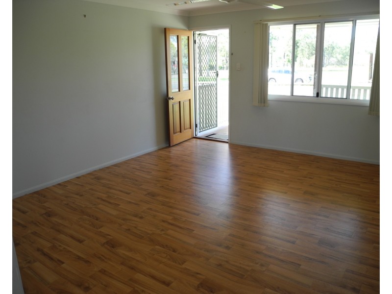 12 Hickman Street, Bororen QLD 4678