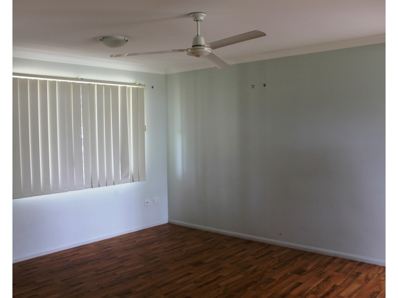 12 Hickman Street, Bororen QLD 4678