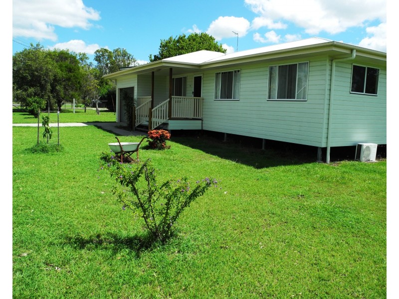 12 Hickman Street, Bororen QLD 4678