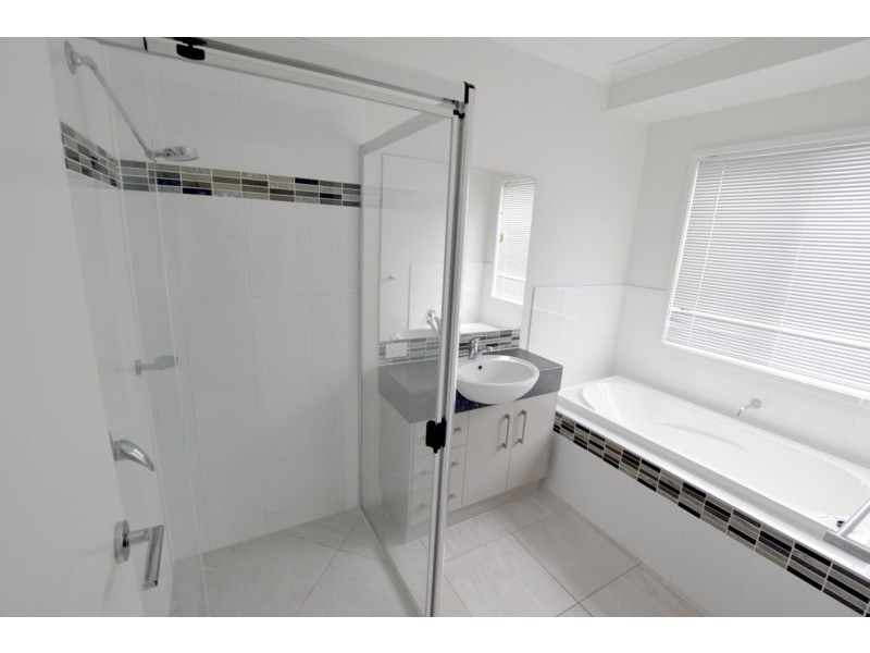 29 Lilyvale Esplanade, Boyne Island QLD 4680