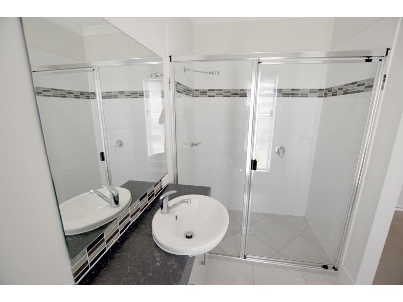 29 Lilyvale Esplanade, Boyne Island QLD 4680