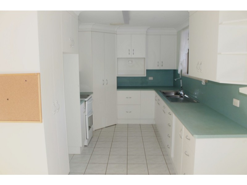 1 Bellemere Court, Boyne Island QLD 4680