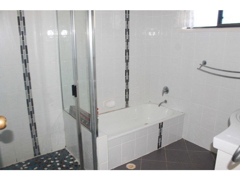 1 Bellemere Court, Boyne Island QLD 4680