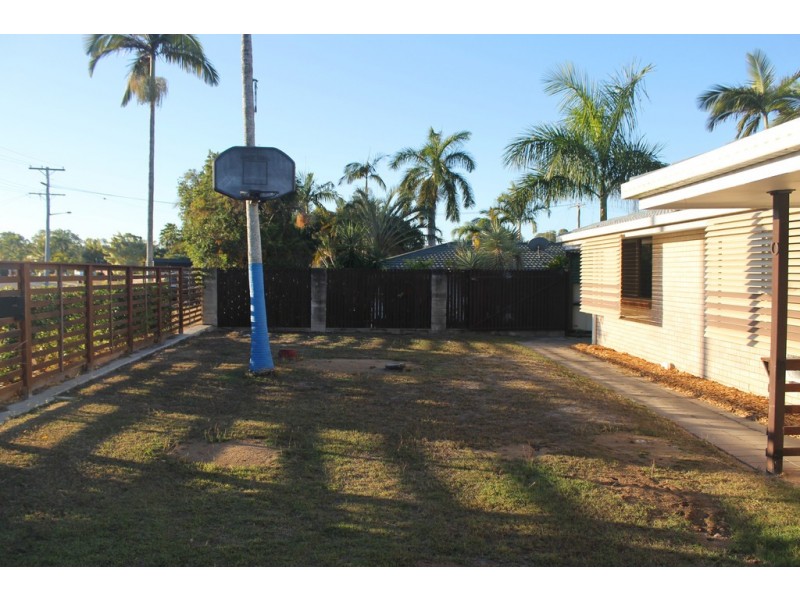 1 Bellemere Court, Boyne Island QLD 4680