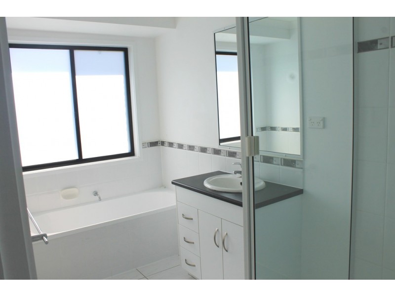 1/18 Bauhinia Street, Boyne Island QLD 4680