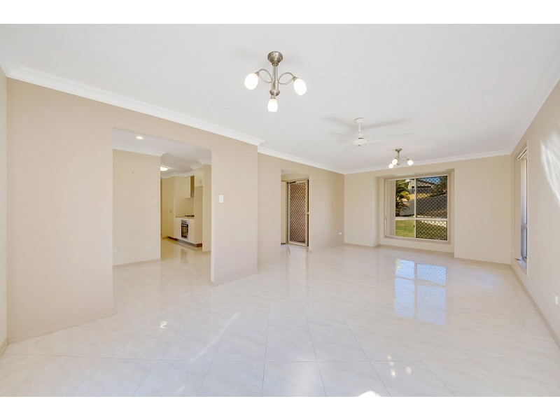 3 Hillview Place, New Auckland QLD 4680
