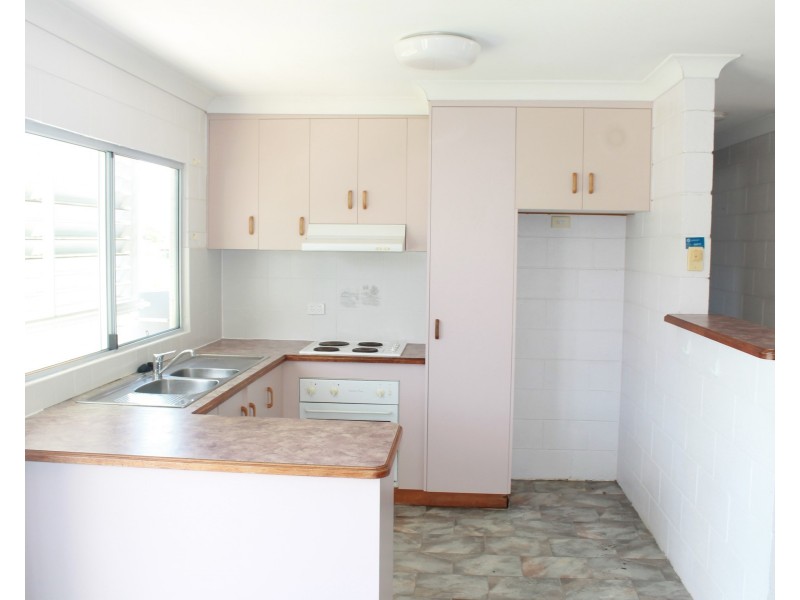 Unit 1 & 2/32 Lomandra Street, Boyne Island QLD 4680