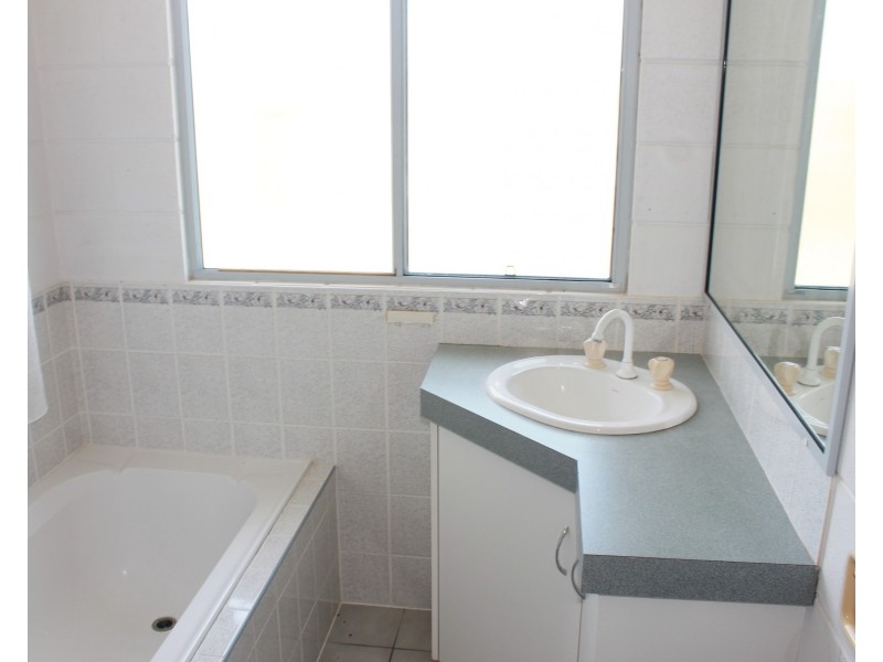 Unit 1 & 2/32 Lomandra Street, Boyne Island QLD 4680