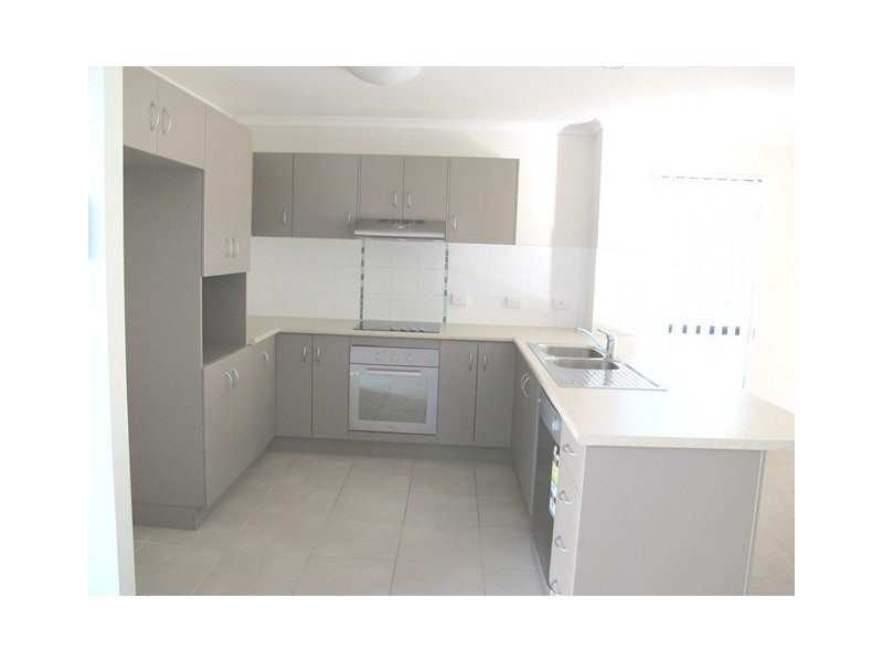 4/10 Arthur Street, Boyne Island QLD 4680