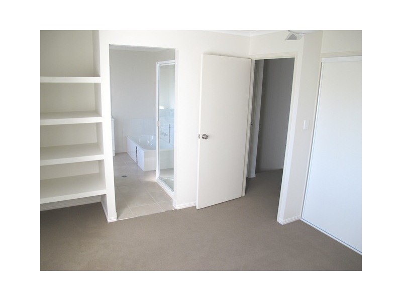 4/10 Arthur Street, Boyne Island QLD 4680