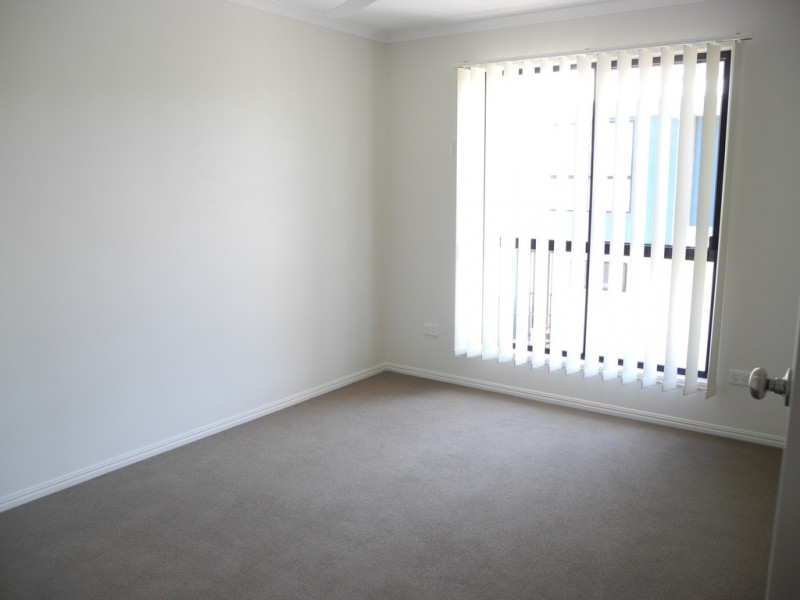 4/10 Arthur Street, Boyne Island QLD 4680