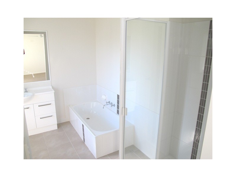 4/10 Arthur Street, Boyne Island QLD 4680