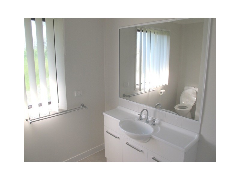 4/10 Arthur Street, Boyne Island QLD 4680