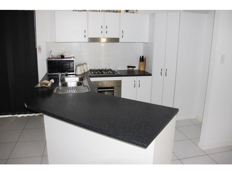 2/18 Bauhinia Street, Boyne Island QLD 4680